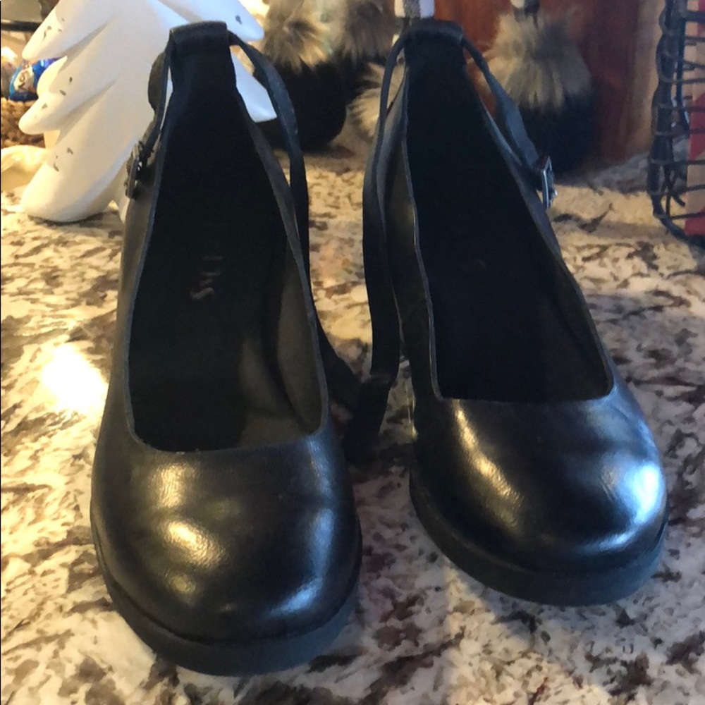 NWT Korks Shoes